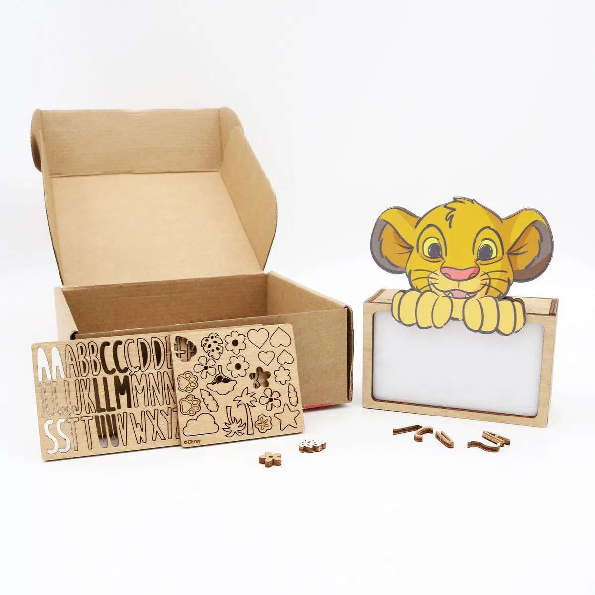 WONDEE Disney Lampada Re Leone Simba Bambini Personalizzata Con Nome e Disegni da Film - Luce Notturna Bambini Simba, Regalo Bambini e Neonato, Regalo Battesimo Bimbo e Bimba, Disney Regalo Re Leone