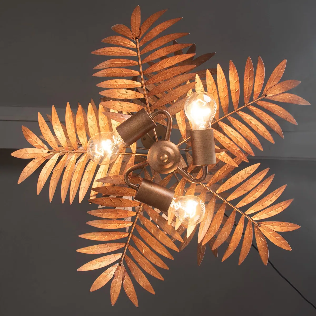 Retro Tropical Coconut Leaf Chandelier LED Scandinavian Tree Branch Iron Ceiling Light Home Decoration Lamps and Lanterns Hotel Club Decoration Lamps and Lanterns