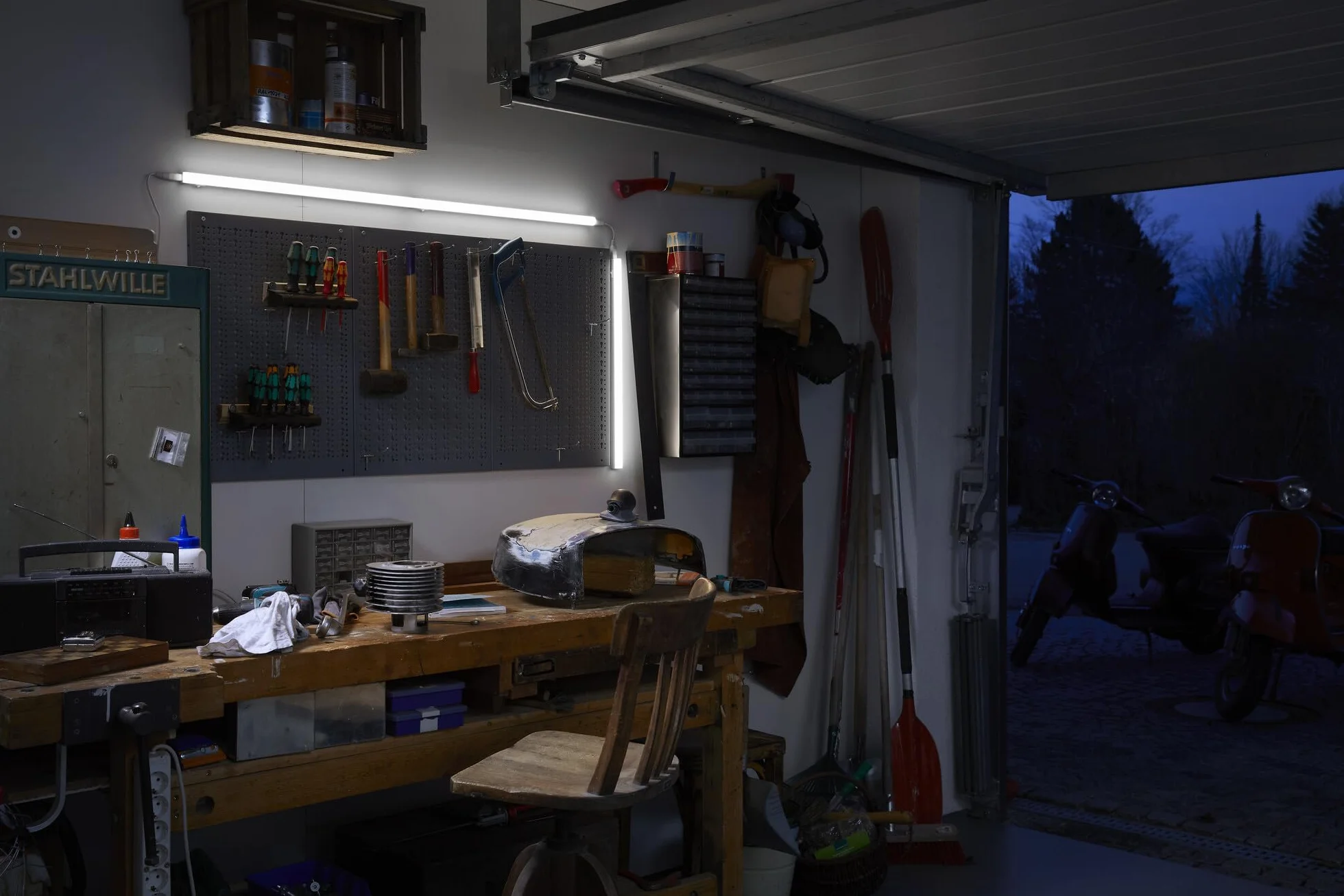 OSRAM Switch Batten Striscia LED sottile con interruttore 1200mm 14W 4000K bianco, collegabile per creare linee luminose continue, protezione IP20, per illuminazione sottopensile interni