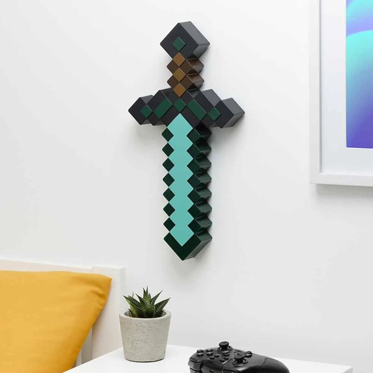 Luce Spada di Diamante Minecraft Merchandise Ufficiale, 3 Modalità di Luce Dinamica con Reazione al Suono, Decorazione per Stanza di Gioco & Collezionabile, Alimentata a USB o Batterie