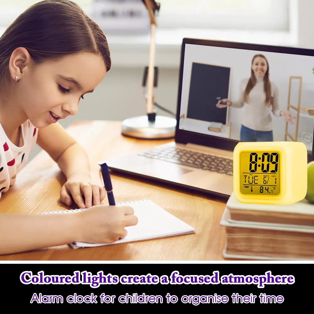 Sveglia digitale, Sveglia per bambini portatile LCD sveglia da comodino con luci Intelligente 7 colori Luce Notturna con Tempo Ore, Data, Temperatura per ragazze, ragazzi, adulti regali