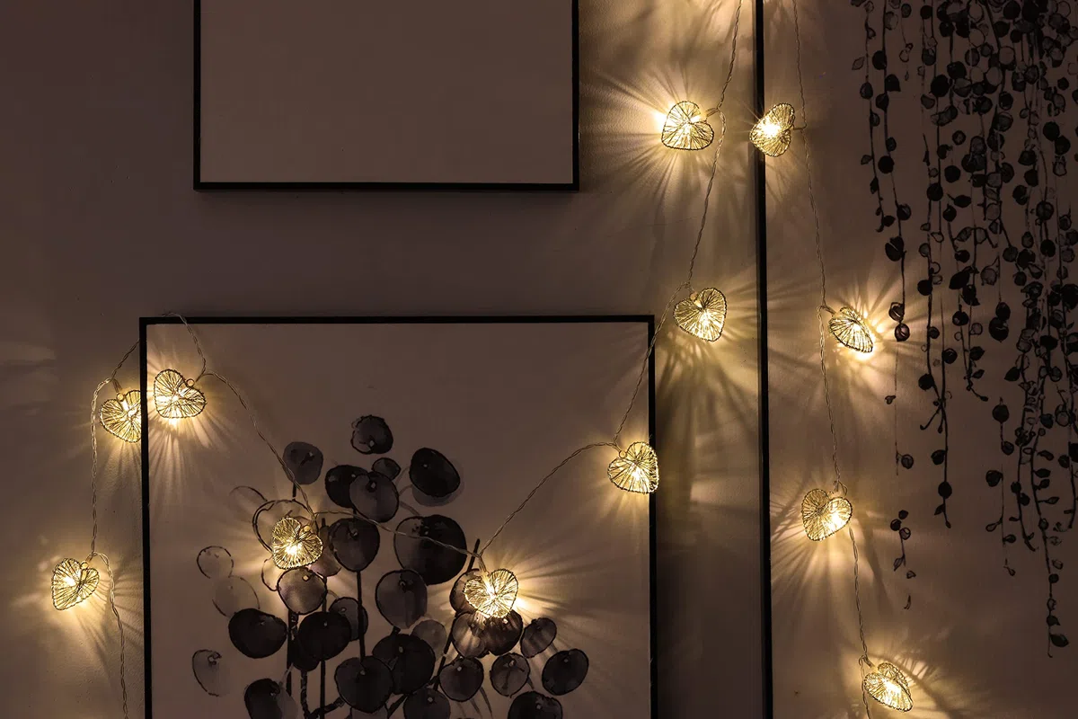 Cobus CozyHome Lucine led decorative Cuore - 5 metri & 20 LED in bianco caldo I Con spina I Per interni I Filo led decorative Fairy lights Lucette decorazioni Luci natale interno