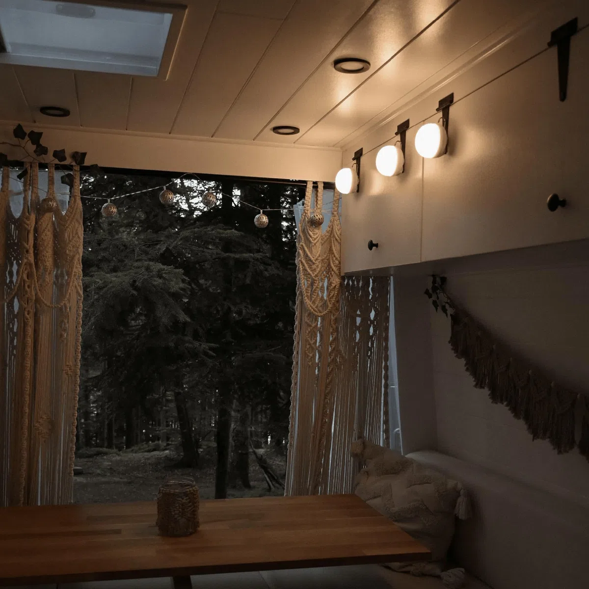 Newgarden - Luce di emergenza e da campeggio a LED Cherry. Luce portatile con gancio e magnete, senza fili con batteria ricaricabile USB. 900 lumen e fino a 20 ore di utilizzo. Resistente IP54