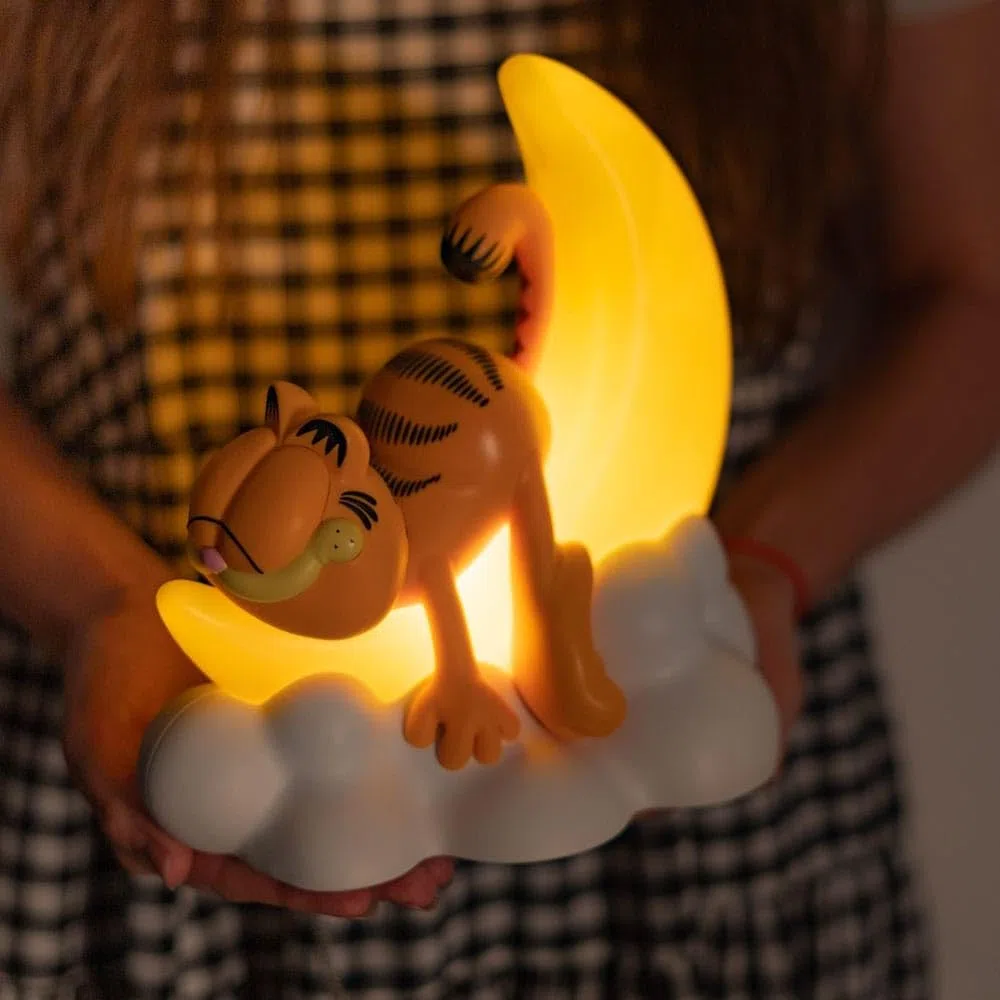 Grupo Erik Lampada Garfield Gadget Room - Lamp Decorativa Statua│ Con luce LED : USB o Batterie - Regalo Merchandising Ufficiale Garfield (34x19x15 cm)