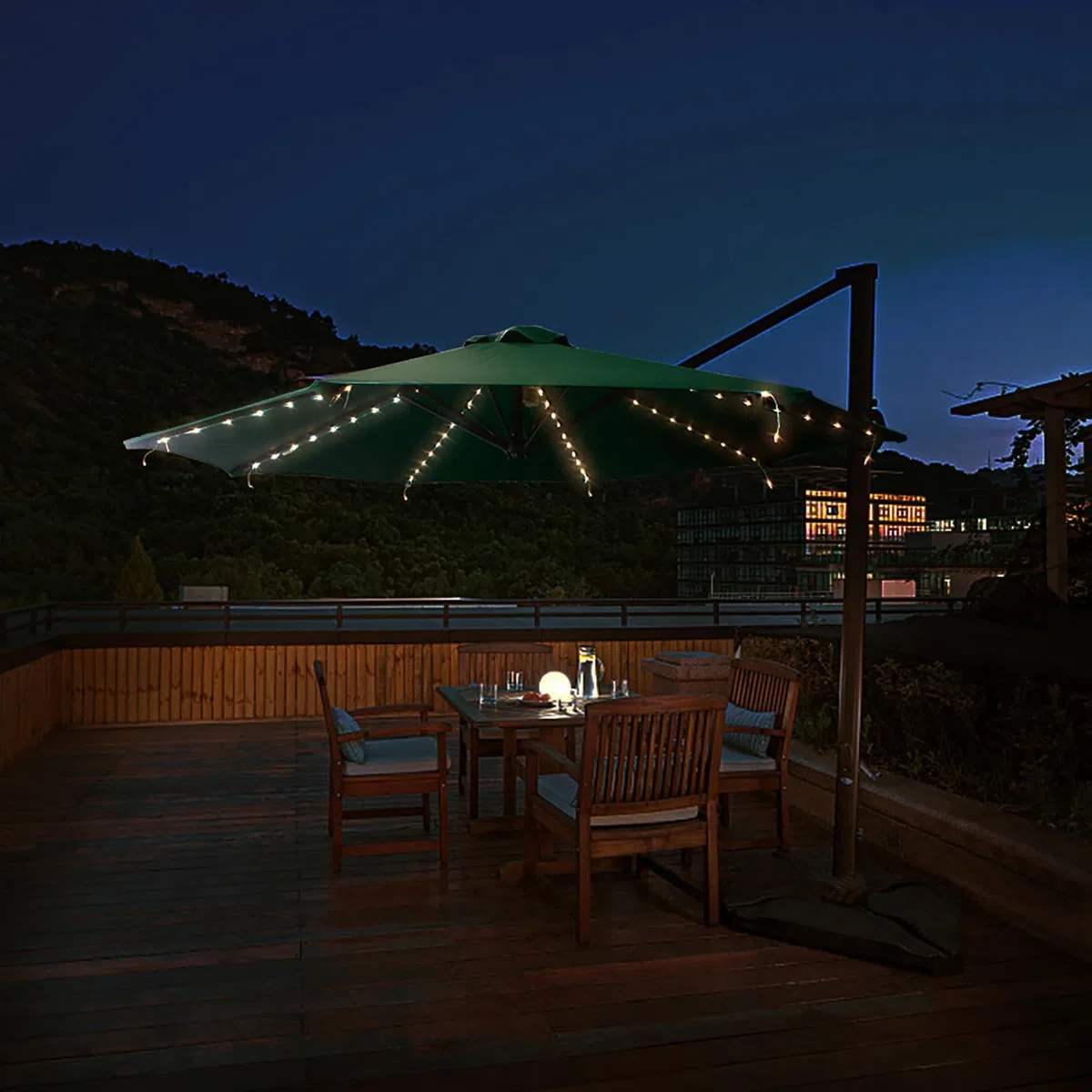 Luci per ombrellone, 104 LED impermeabili a batteria con telecomando, 8 modalità di illuminazione per esterni, patio, giardino, tende da campeggio (Bianco caldo)